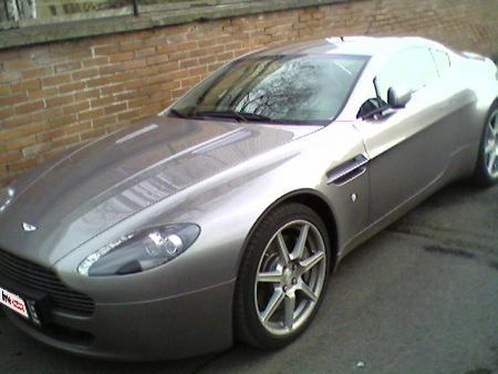 Aston Martin-Vantage